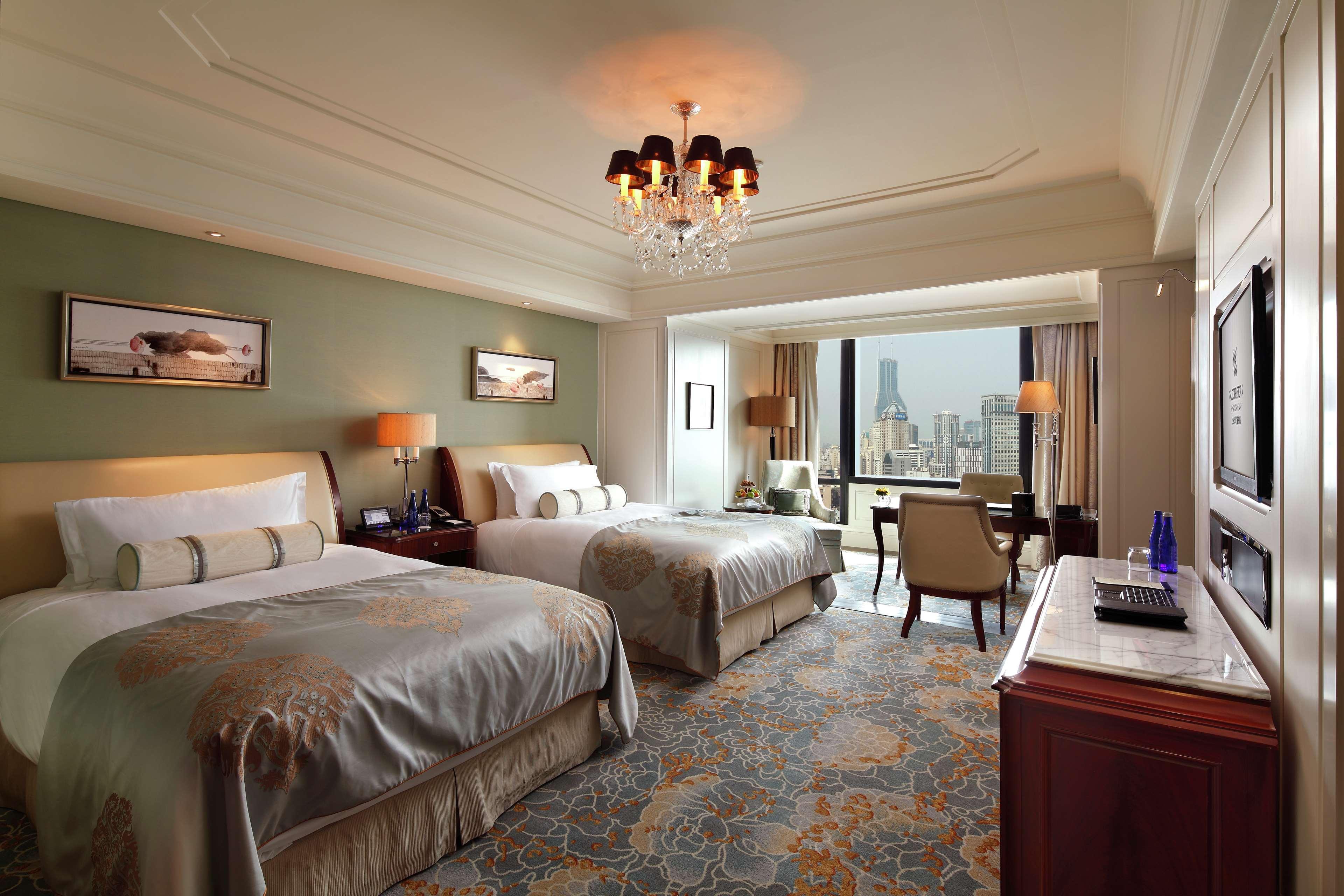 Waldorf Astoria Shanghai On The Bund Hotel Room photo